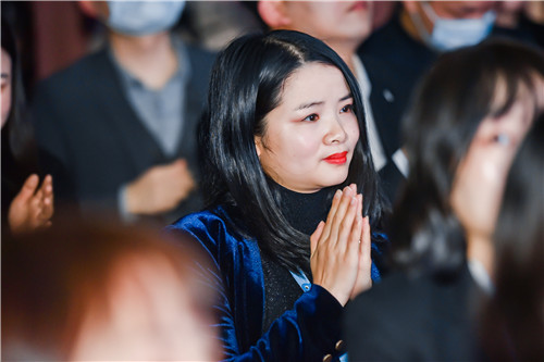 100832750.jpg 117440922.jpg