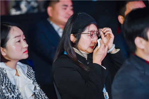 100851657.jpg 117440966.jpg