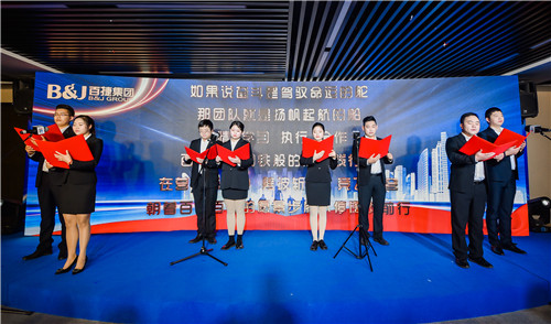 101200984.jpg 117452116.jpg