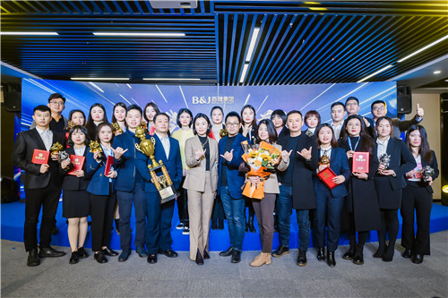 102625138.jpg 117450418.jpg